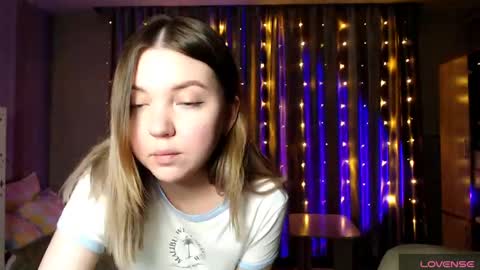 Snapshot of _blonde_barbie_ chatting on 06-05-26, 05:29 Elizabeth online show from 06-05-26, 05:29
