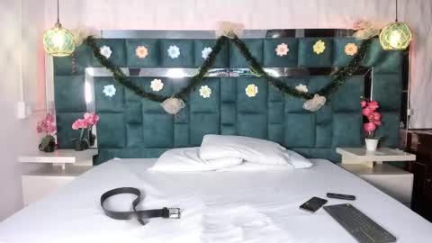 Snapshot of _bonnyandclyde chatting on 12-15-25, 11:47 _bonnyandclyde online show from 12-15-25, 11:47