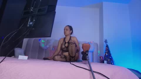 Snapshot of _britanyy_ chatting on 12-23-25, 03:15 Britany online show from 12-23-25, 03:15