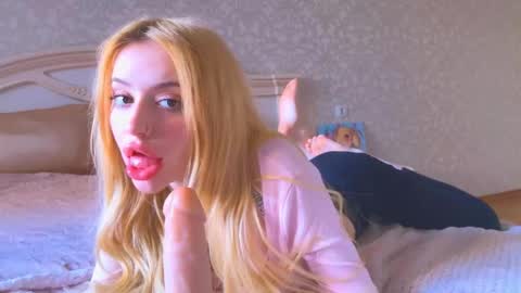 Snapshot of _bunnydollstella_ chatting on 09-30-25, 06:07 Stella online show from 09-30-25, 06:07