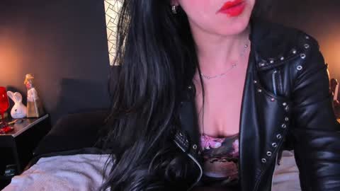 Snapshot of _caro_lyne_ chatting on 12-23-24, 06:16 Carolina online show from 12-23-24, 06:16