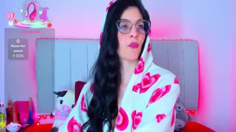 Snapshot of _caro_lyne_ chatting on 06-16-26, 05:59 Carolina online show from 06-16-26, 05:59