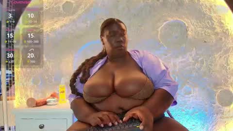 Snapshot of _carolinagomez chatting on 10-18-25, 08:31 Caro. online show from 10-18-25, 08:31