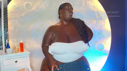 Snapshot of _carolinagomez chatting on 10-21-25, 07:47 Caro. online show from 10-21-25, 07:47