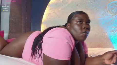 Snapshot of _carolinagomez chatting on 11-27-25, 07:27 Caro. online show from 11-27-25, 07:27