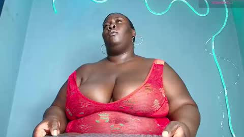 Snapshot of _carolinagomez chatting on 12-16-25, 12:54 Caro. online show from 12-16-25, 12:54