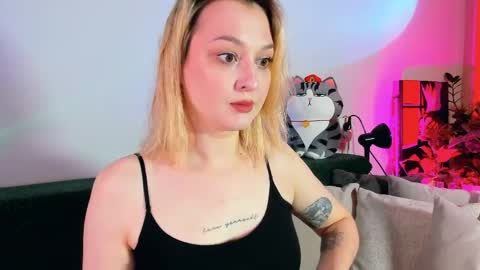 Snapshot of _ccrystaa_ chatting on 05-30-26, 10:12 Christina Chris online show from 05-30-26, 10:12