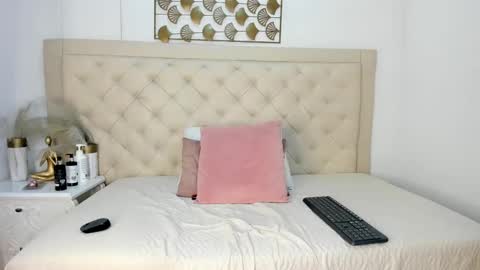 Chloe  online show from 02-19-25, 12:00