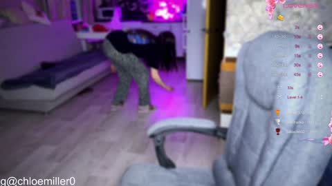 Snapshot of _chloe_miller_ chatting on 02-03-25, 10:43 _chloe_miller_ online show from 02-03-25, 10:43