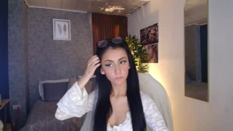 Snapshot of _coraliinee_ chatting on 02-11-26, 03:22 Coraline online show from 02-11-26, 03:22