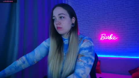 Snapshot of _crazybee_ chatting on 04-23-26, 05:30 Nica online show from 04-23-26, 05:30