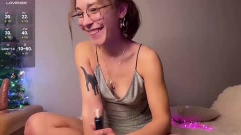 Snapshot of _cream_soda_ chatting on 12-25-24, 07:02 Malina online show from 12-25-24, 07:02