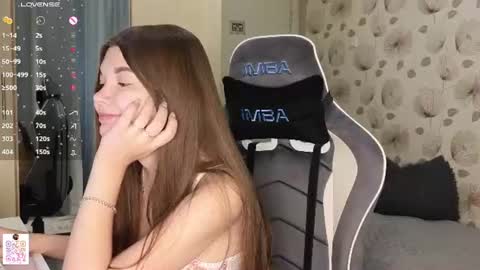 Snapshot of _cute_ice chatting on 07-21-26, 06:05 _cute_ice online show from 07-21-26, 06:05