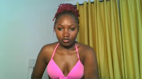 Snapshot of _cutestephanie chatting on 12-21-25, 11:12 STEPH online show from 12-21-25, 11:12