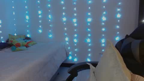 Snapshot of _diana_cute chatting on 11-21-25, 10:41 Diana online show from 11-21-25, 10:41