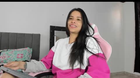 Snapshot of _elektrah chatting on 02-15-25, 06:33 _elektrah online show from 02-15-25, 06:33