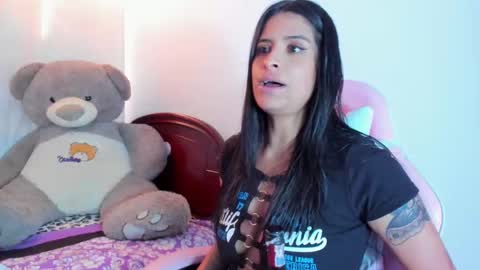 Snapshot of _elektrah chatting on 09-19-25, 10:21 _elektrah online show from 09-19-25, 10:21