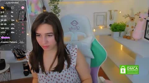 Snapshot of _eliizabeth__ chatting on 12-13-24, 04:22 Lizzy online show from 12-13-24, 04:22
