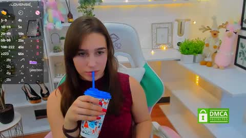 Snapshot of _eliizabeth__ chatting on 12-17-24, 12:45 Lizzy online show from 12-17-24, 12:45