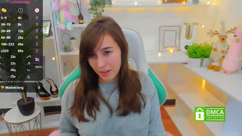 Snapshot of _eliizabeth__ chatting on 12-18-24, 10:02 Lizzy online show from 12-18-24, 10:02