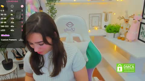 Snapshot of _eliizabeth__ chatting on 12-19-24, 09:49 Lizzy online show from 12-19-24, 09:49