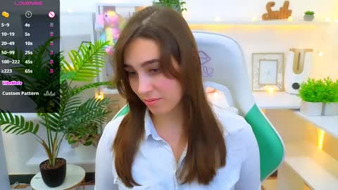 Snapshot of _eliizabeth__ chatting on 01-24-25, 01:45 Lizzy online show from 01-24-25, 01:45