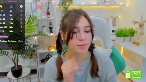 Snapshot of _eliizabeth__ chatting on 01-29-25, 01:48 Lizzy online show from 01-29-25, 01:48
