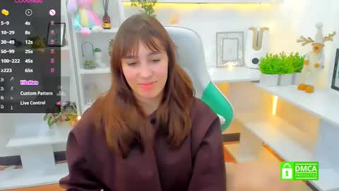 Snapshot of _eliizabeth__ chatting on 02-10-25, 12:19 Lizzy online show from 02-10-25, 12:19