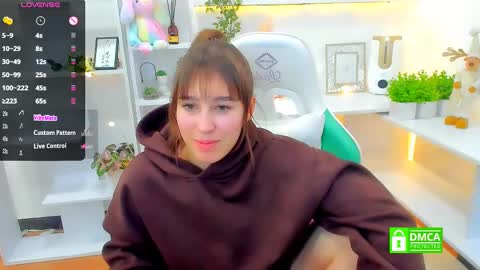 Snapshot of _eliizabeth__ chatting on 02-11-25, 02:03 Lizzy online show from 02-11-25, 02:03