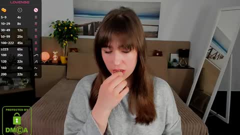 Snapshot of _eliizabeth__ chatting on 03-09-25, 03:11 Lizzy online show from 03-09-25, 03:11