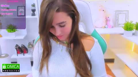 Snapshot of _eliizabeth__ chatting on 09-18-25, 09:39 Lizzy online show from 09-18-25, 09:39