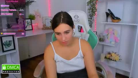 Snapshot of _eliizabeth__ chatting on 10-26-25, 11:31 Lizzy online show from 10-26-25, 11:31