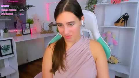 Snapshot of _eliizabeth__ chatting on 10-27-25, 10:58 Lizzy online show from 10-27-25, 10:58