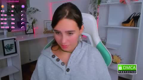 Snapshot of _eliizabeth__ chatting on 10-31-25, 10:44 Lizzy online show from 10-31-25, 10:44