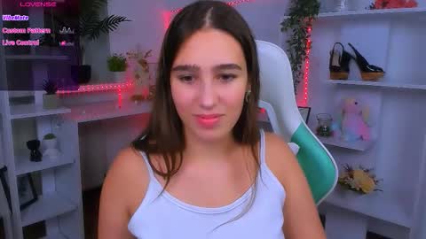 Snapshot of _eliizabeth__ chatting on 11-11-25, 10:43 Lizzy online show from 11-11-25, 10:43