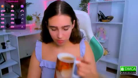 Snapshot of _eliizabeth__ chatting on 11-23-25, 10:20 Lizzy online show from 11-23-25, 10:20