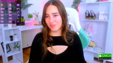 Snapshot of _eliizabeth__ chatting on 12-01-25, 10:48 Lizzy online show from 12-01-25, 10:48