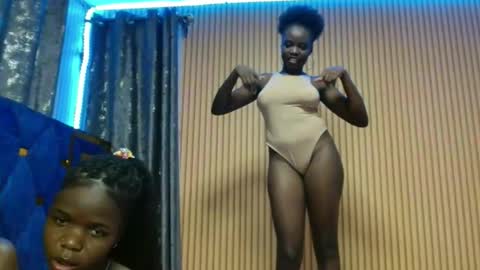 Elinah online show from 11-28-25, 03:58