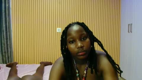 Elinah online show from 11-29-25, 04:04