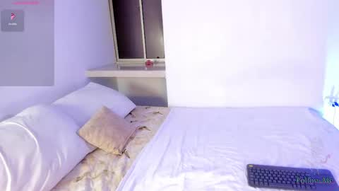 Elizabeth online show from 04-22-26, 04:04