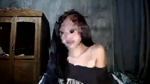 Snapshot of _ellevivien chatting on 07-18-26, 12:20 Elle online show from 07-18-26, 12:20