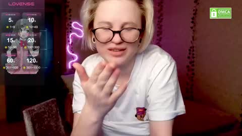 Snapshot of _elven_dreams__ chatting on 02-09-25, 09:49 chloue and Gretta online show from 02-09-25, 09:49