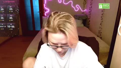 Snapshot of _elven_dreams__ chatting on 03-01-25, 04:33 chloue and Gretta online show from 03-01-25, 04:33