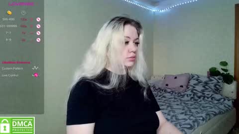 Snapshot of _elven_dreams__ chatting on 03-10-25, 04:38 chloue and Gretta online show from 03-10-25, 04:38