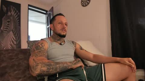 Snapshot of _emilio_escobar chatting on 05-14-26, 04:47 Emilio online show from 05-14-26, 04:47
