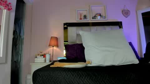 Snapshot of _emily_r chatting on 04-25-26, 12:08 Isabella online show from 04-25-26, 12:08