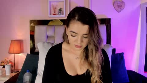 Snapshot of _emily_r chatting on 04-30-26, 12:11 Isabella online show from 04-30-26, 12:11