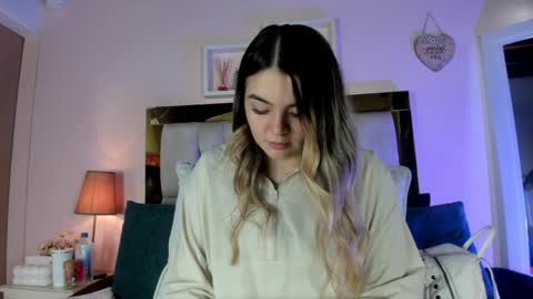 Snapshot of _emily_r chatting on 05-01-26, 12:10 Isabella online show from 05-01-26, 12:10