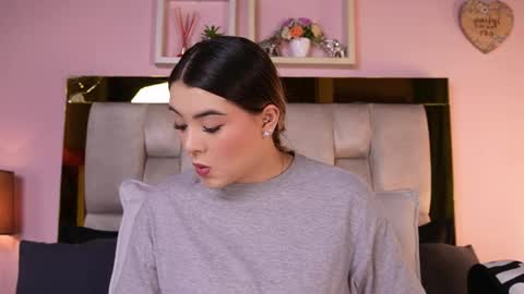 Snapshot of _emily_r chatting on 05-14-26, 12:12 Isabella online show from 05-14-26, 12:12
