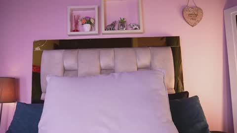 Snapshot of _emily_r chatting on 05-28-26, 12:13 Isabella online show from 05-28-26, 12:13